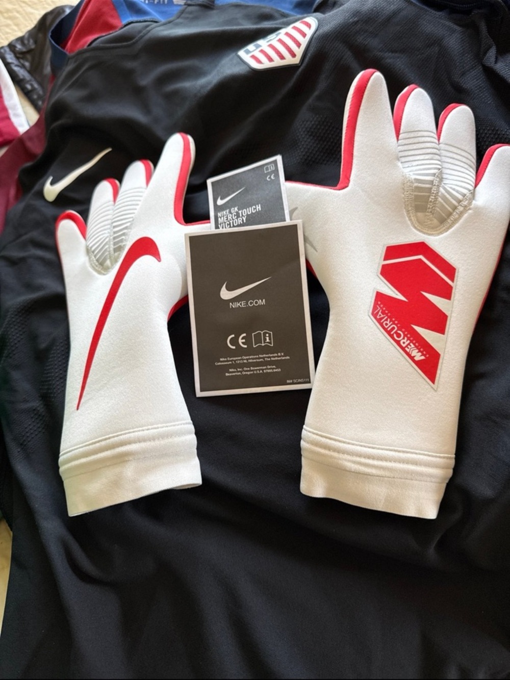 Nike Mercurial Victory GK Gloves - White & Red